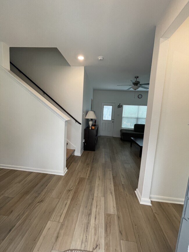 Building Photo - 10829 Emerick St