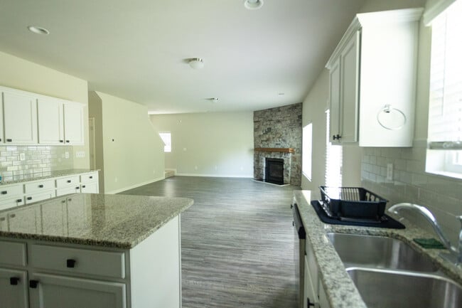 Building Photo - 1115 Dietrich Ln