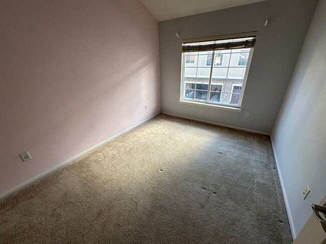 Building Photo - 3 Bed 3 bath Townhome in Castle Rock!