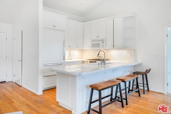 Building Photo - 3855 Rambla Pacifico St