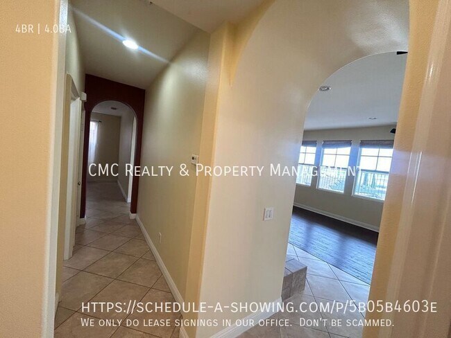 Building Photo - 2541 Hillcrest St