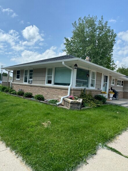 Building Photo - 605 N Main St