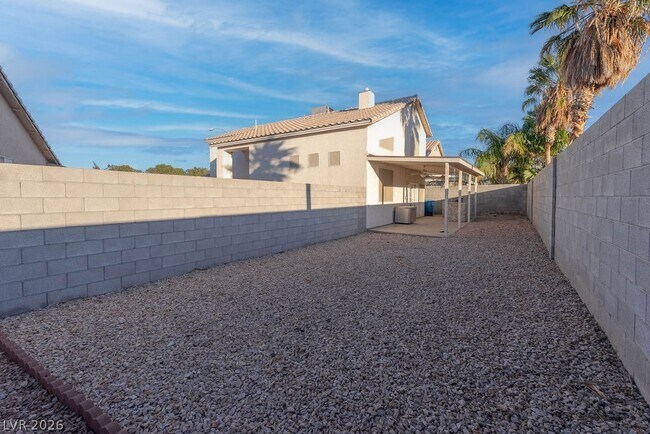 Building Photo - 879 Cozy Valley St