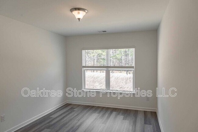 Building Photo - 3362 Skyland Dr