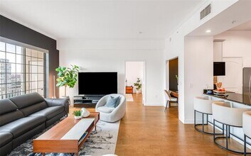 Building Photo - 3225 Turtle Creek Blvd