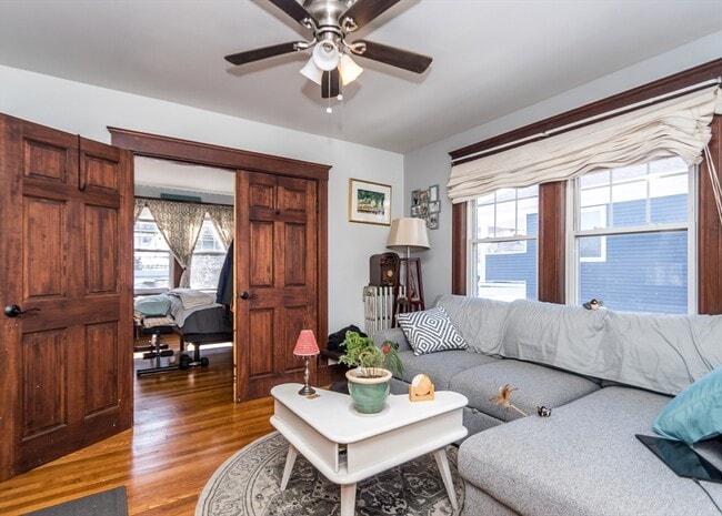 Building Photo - 1093 Main St