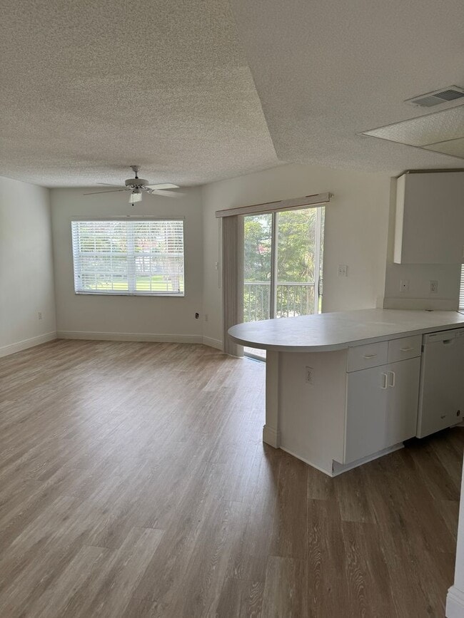 Building Photo - Quail Forest Condo For Rent - Awesome view of the Golf Course!