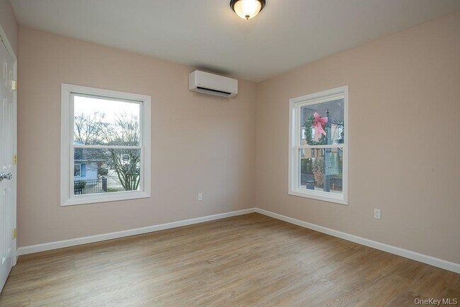 Building Photo - 72 S Main St