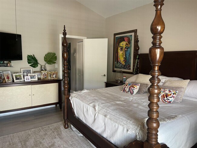 Building Photo - 798 Crandon Blvd