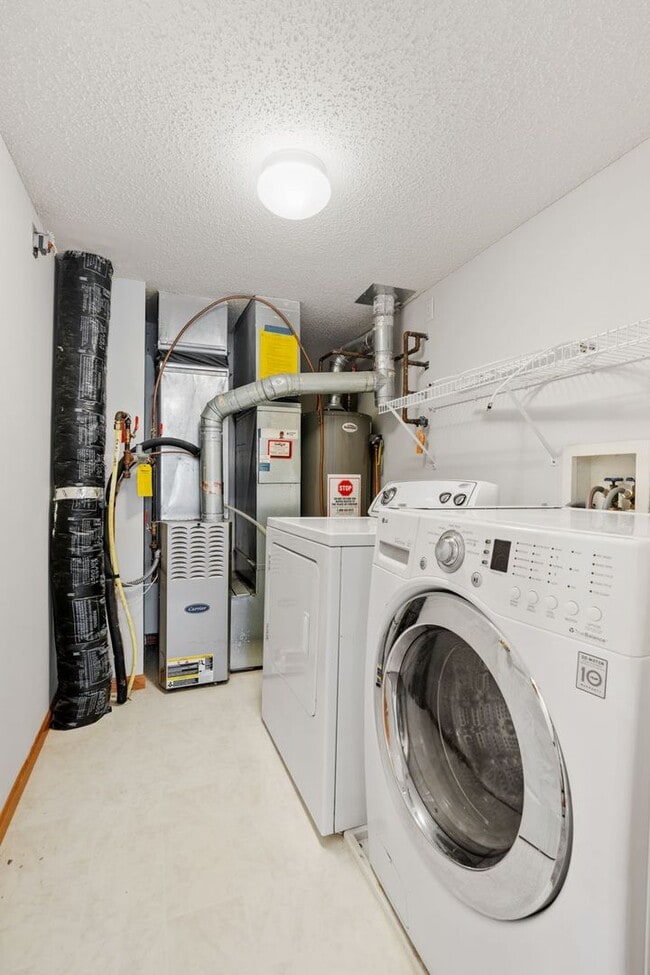 Building Photo - 3bd, 2ba town home in NEW HOPE, avail NOW