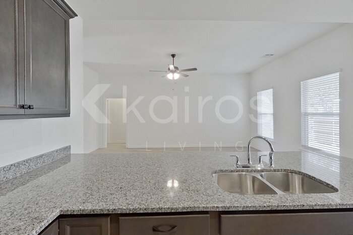 Building Photo - 205 Salvat Dr