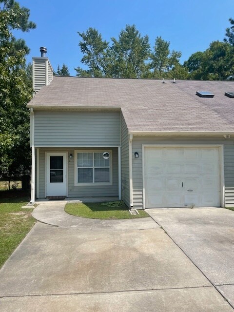 Building Photo - 137 Village Ct