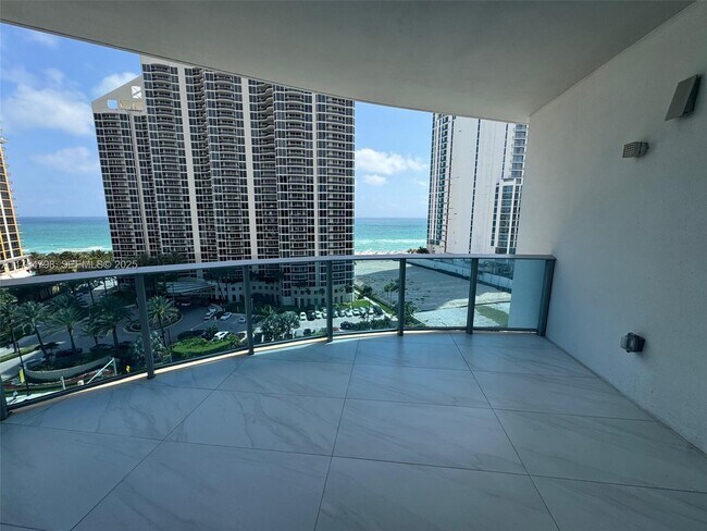 Building Photo - 17550 Collins Ave