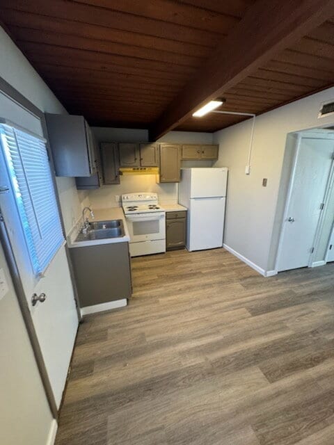 Building Photo - 2 Bedroom Townhome