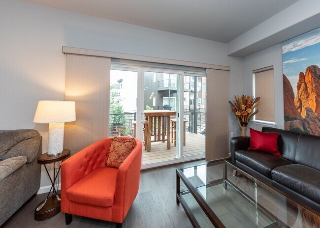 Building Photo - Urbanite Living near Downtown 3 Bed End Unit Townhouse