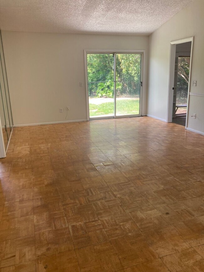 Building Photo - 2671 Bentley Dr