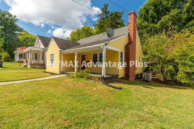 Building Photo - 3 Bedroom 2 Bath in Farmville!