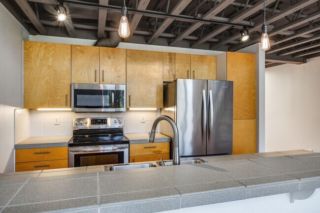 Building Photo - Trendy Live Work Loft Kensington Park Plaza