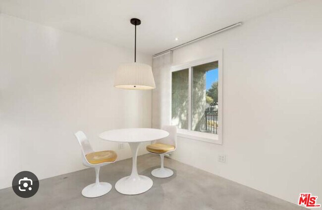 Building Photo - 1125 Pico Blvd