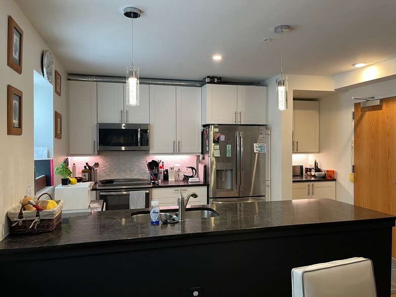 Building Photo - 2835 W Parkside Pl