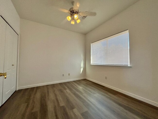 Building Photo - NE HEIGHTS