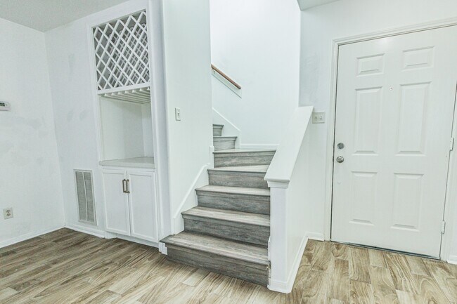 Building Photo - 19334 Strathmore Pl Ln