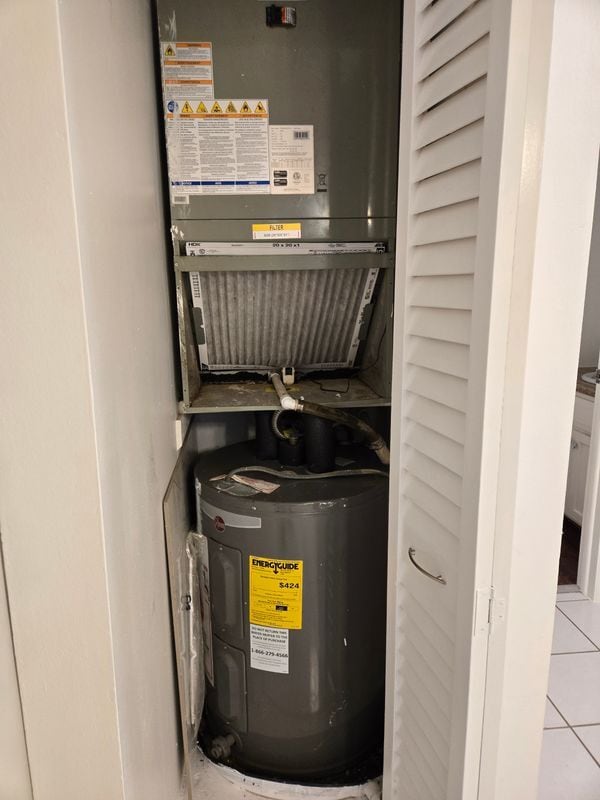 Building Photo - 3730 Inverrary Dr