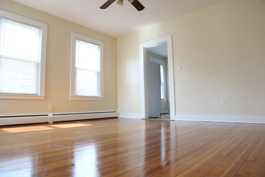 Building Photo - 33 S Cherry St