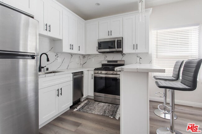 Building Photo - 1462 W 22nd St