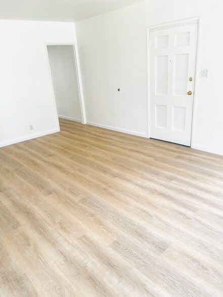 Building Photo - 5754 Vineland Ave