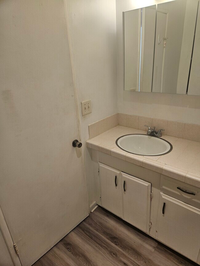 Building Photo - 289 Melrose Dr