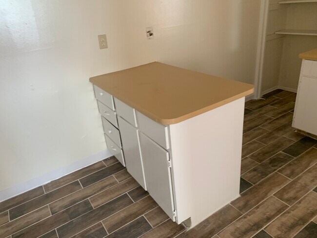 Building Photo - Woodbank Apartments