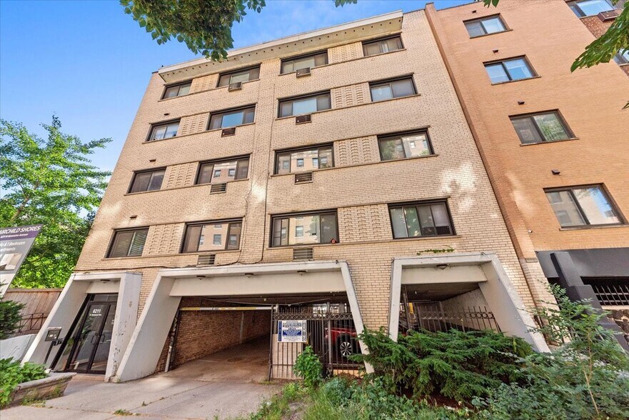Primary Photo - 6211 N Kenmore Ave