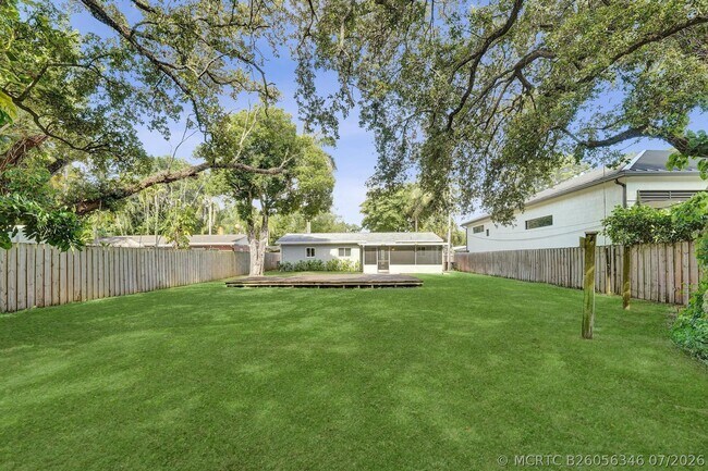 Building Photo - 300 SW 19th Ave