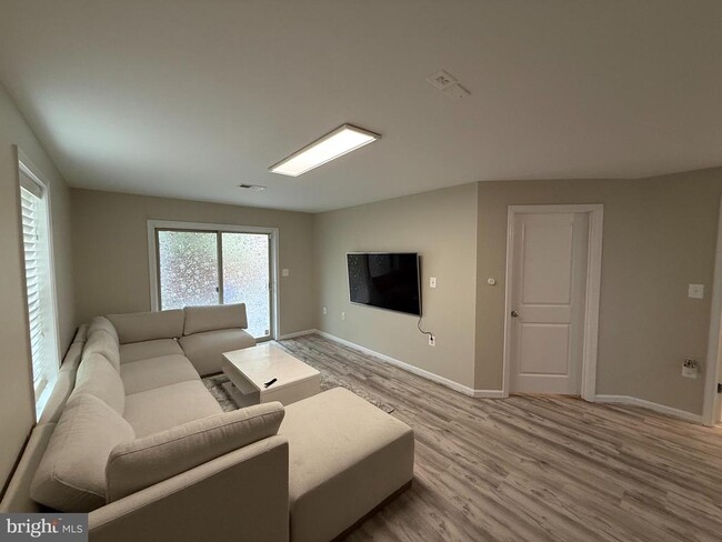 Building Photo - 42218 Castle Ridge Square