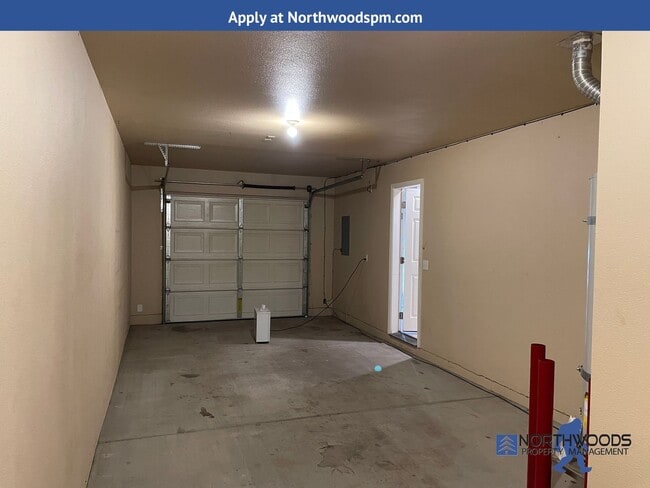 Building Photo - Nice 2 bed/2bath Townhome Located in White City