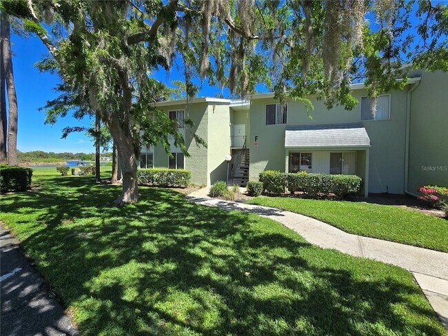 Building Photo - 582 Fairways Cir