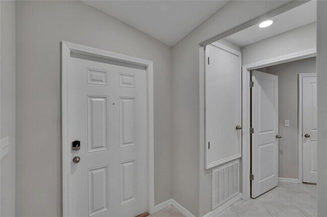 Building Photo - 14047 Weddington Ter