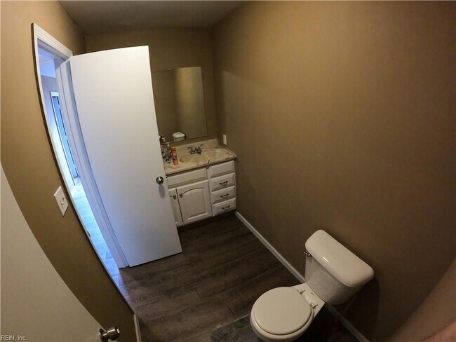 Building Photo - 1536 W 40th St