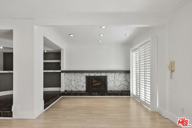 Building Photo - 745 Oxford Ave