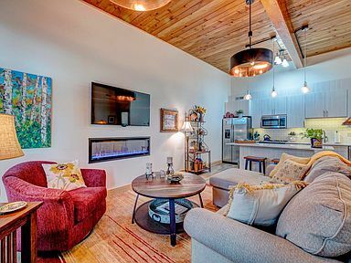 Building Photo - 1300 Burton St