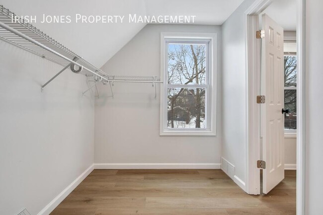 Building Photo - 48 Boyd St