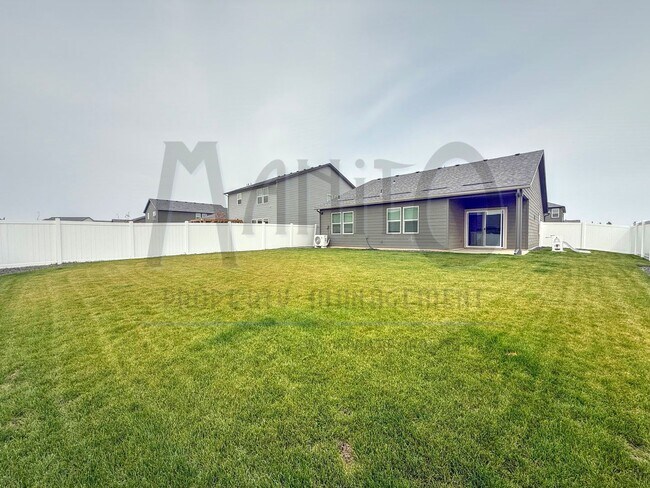 Building Photo - Beautiful Cheney Home