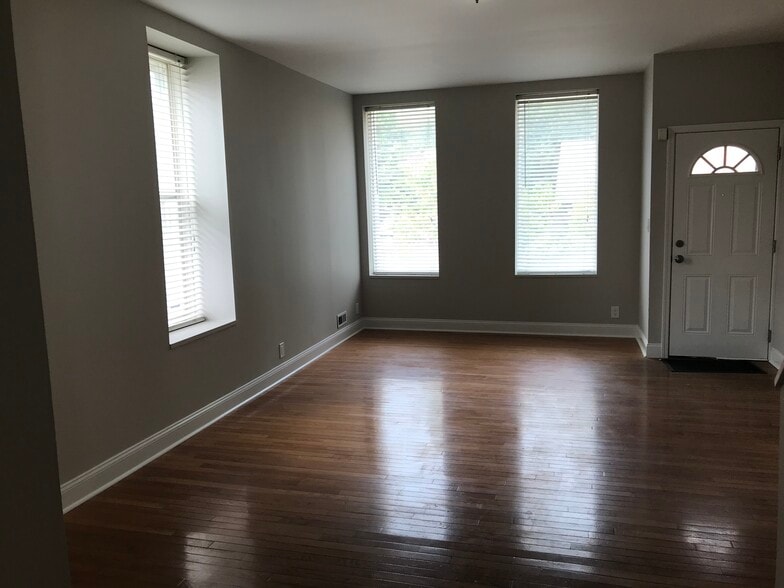 Living Room - 2126 Withnell Ave