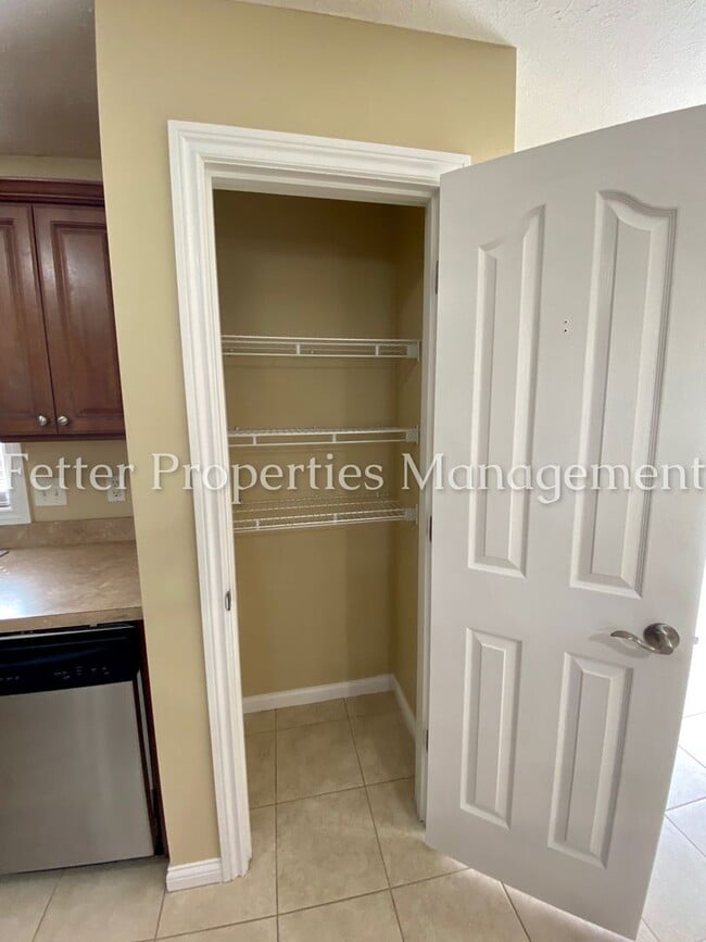 Building Photo - Gorgeous 3 Bedroom Newburgh Home!