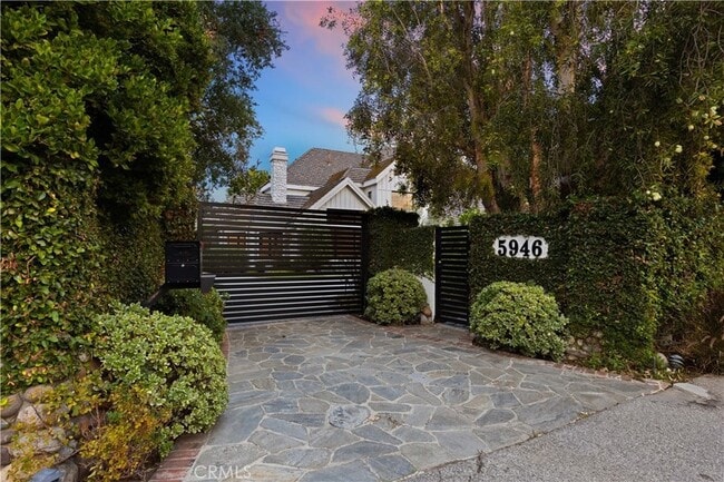 Building Photo - 5946 Woodlake Ave