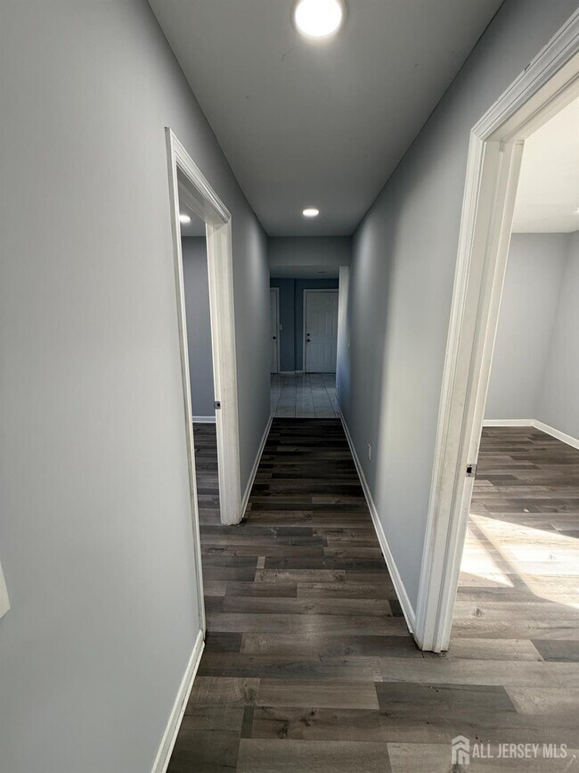 Building Photo - 280 William St