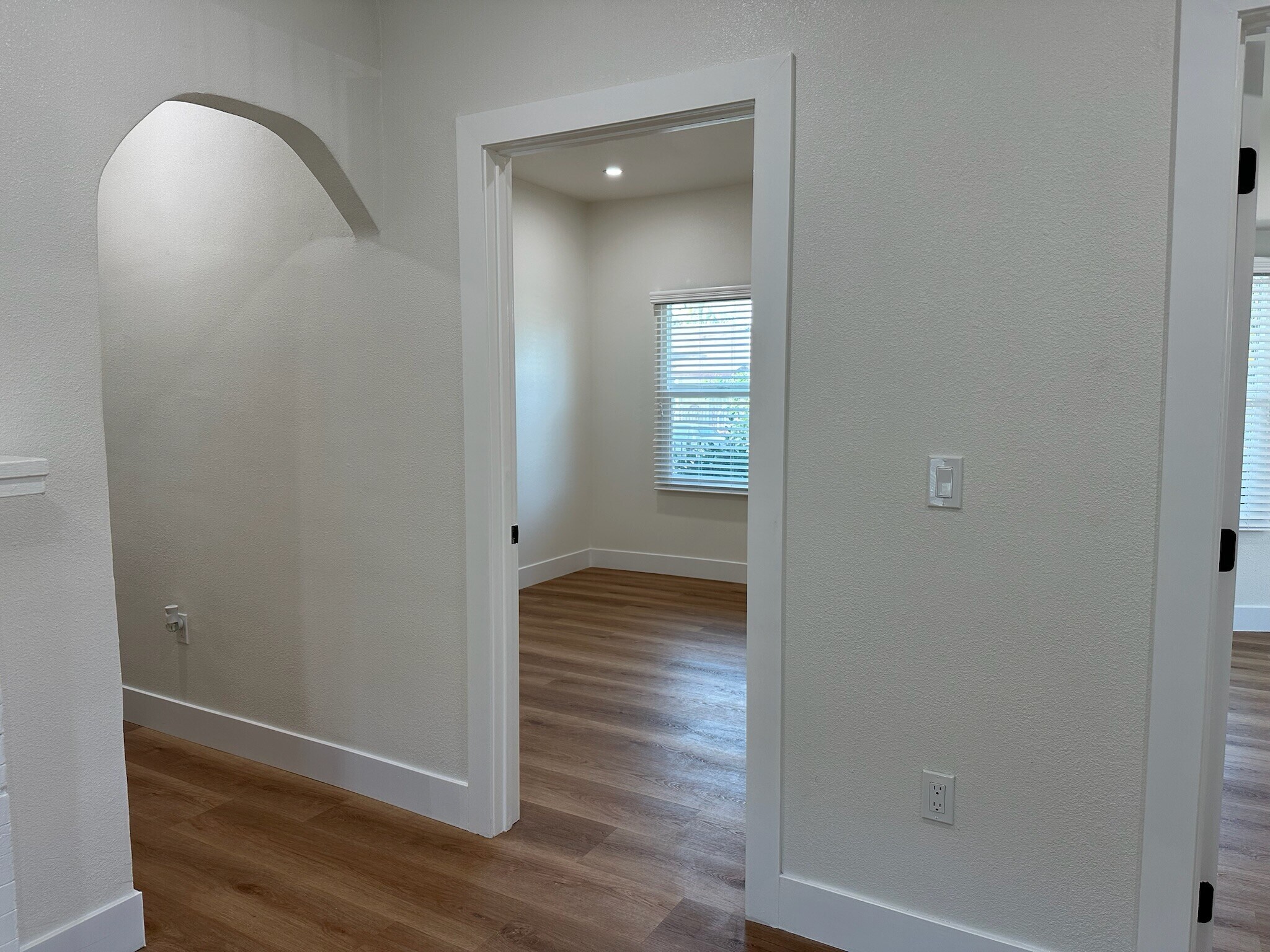 Building Photo - 4858 Ascot Ave