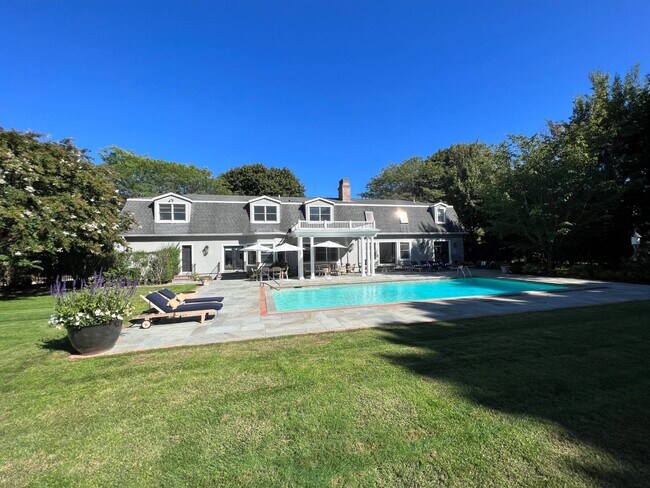 Building Photo - 15 S Hill St