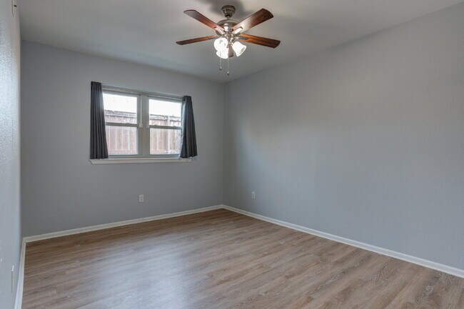 Building Photo - 4 Bed 3 Bath Pre-lease in Central Lubbock!!!